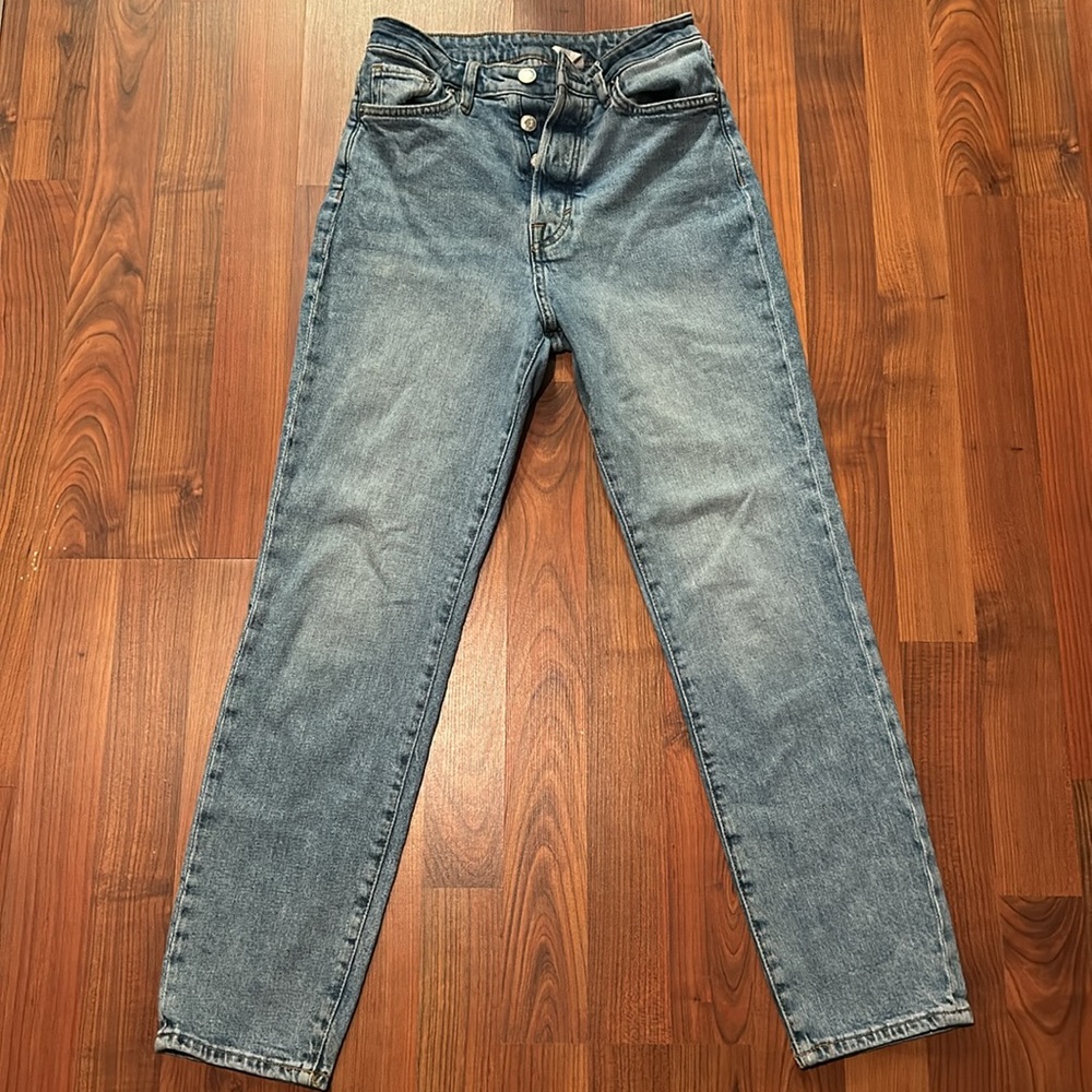 H&M - Mom Ultra High Waist Jeans, Size 4